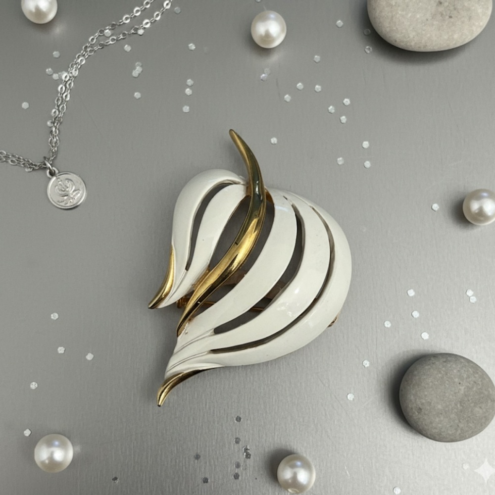 Vintage Trifari Antique White Gold Leaf‎ Brooch Pin Jewelry Accessory Beautiful